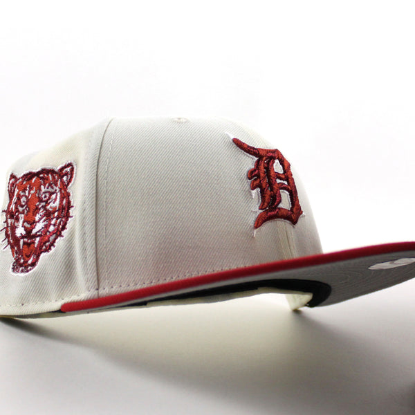 DetroitTigersTigerPatchNewEra59FiftyFittedHat_ChromeWhiteScarletRedGrayUnderBrim_-1_600x600.jpg