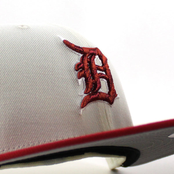 DetroitTigersTigerPatchNewEra59FiftyFittedHat_ChromeWhiteScarletRedGrayUnderBrim_-5_600x600.jpg