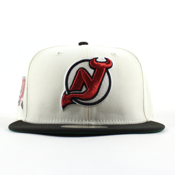 NewJerseyDevils30YearsNewEra59FiftyFittedHat_ChromeWhiteBlackGreenUnderBrim_-3_600x600.jpg