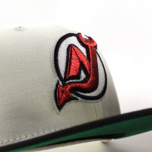 NewJerseyDevils30YearsNewEra59FiftyFittedHat_ChromeWhiteBlackGreenUnderBrim_-4_600x600.jpg
