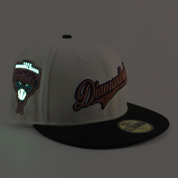 ScriptlogoArizonaDiamondbacks1998InauguralSeasonNewEra59FiftyFittedHat_ChromeWhiteBlackGrayUnderBrim_-0_600x600.jpg