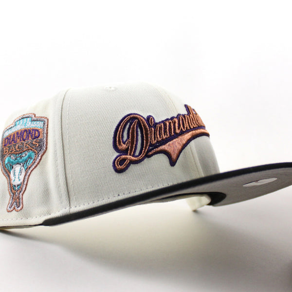 ScriptlogoArizonaDiamondbacks1998InauguralSeasonNewEra59FiftyFittedHat_ChromeWhiteBlackGrayUnderBrim_-1_600x600.jpg