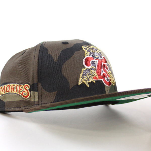TENSMOTENNESSEESMOKIESBEARNewEra59FiftyFittedHat_WoodLandCamoBrownGreenUnderBrim_-1_600x600.jpg