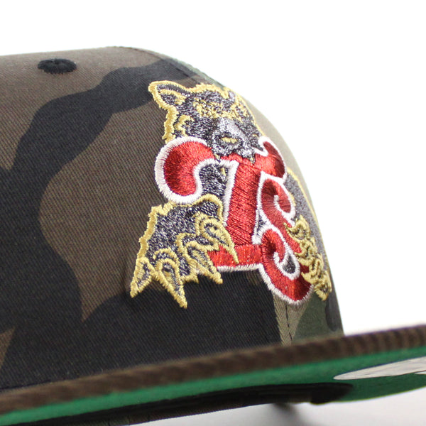 TENSMOTENNESSEESMOKIESBEARNewEra59FiftyFittedHat_WoodLandCamoBrownGreenUnderBrim_-6_600x600.jpg
