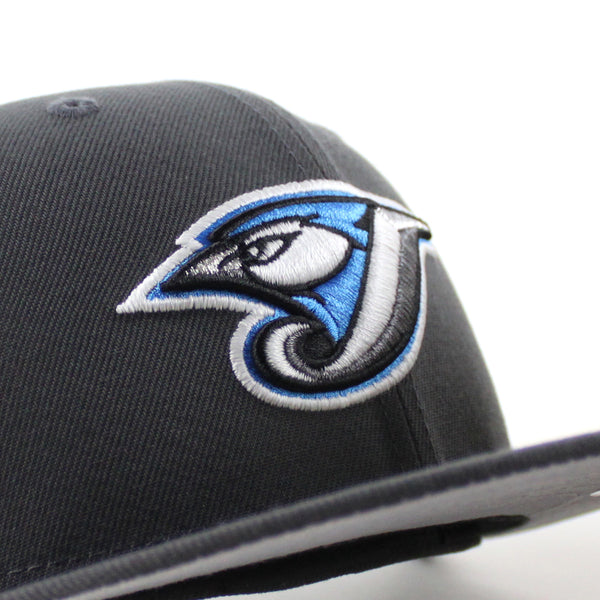 TorontoBlueJaysCanadaFlagPatchNewEra59FiftyFittedHat_GraphiteGrayUnderBrim_-6_600x600.jpg